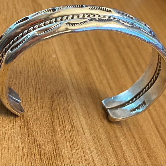 Amazing Navajo 925 sterling silver hand stamped signed cuff bracelet - Picture 3 of 8